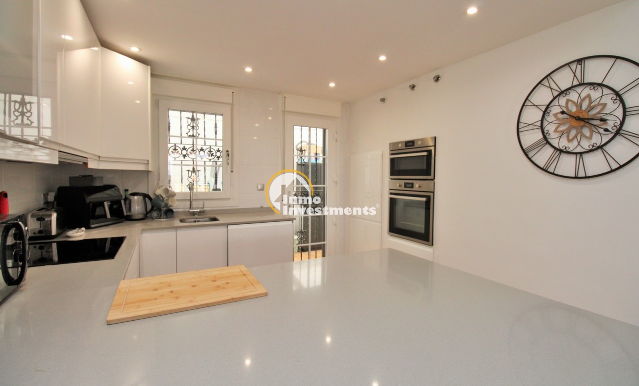 Bestaande bouw - Half vrijstaande villa - Villamartin - Los Dolses