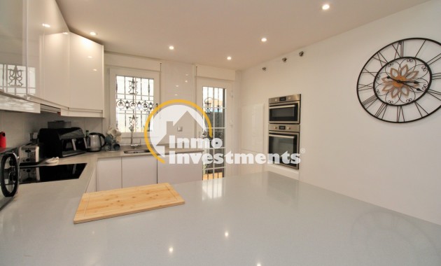 Bestaande bouw - Half vrijstaande villa - Villamartin - Los Dolses