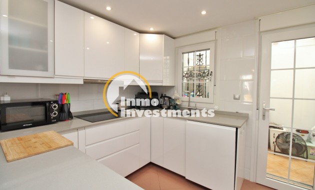 Bestaande bouw - Half vrijstaande villa - Villamartin - Los Dolses