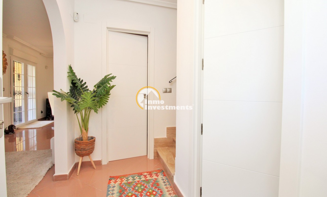 Bestaande bouw - Half vrijstaande villa - Villamartin - Los Dolses