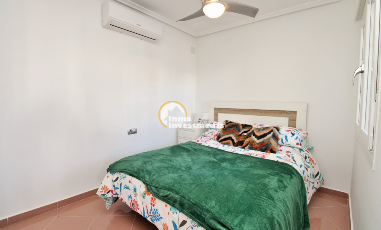 Bestaande bouw - Half vrijstaande villa - Villamartin - Los Dolses