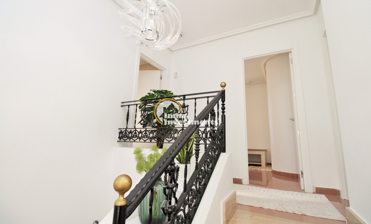 Bestaande bouw - Half vrijstaande villa - Villamartin - Los Dolses