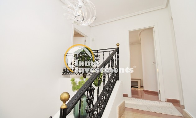 Bestaande bouw - Half vrijstaande villa - Villamartin - Los Dolses