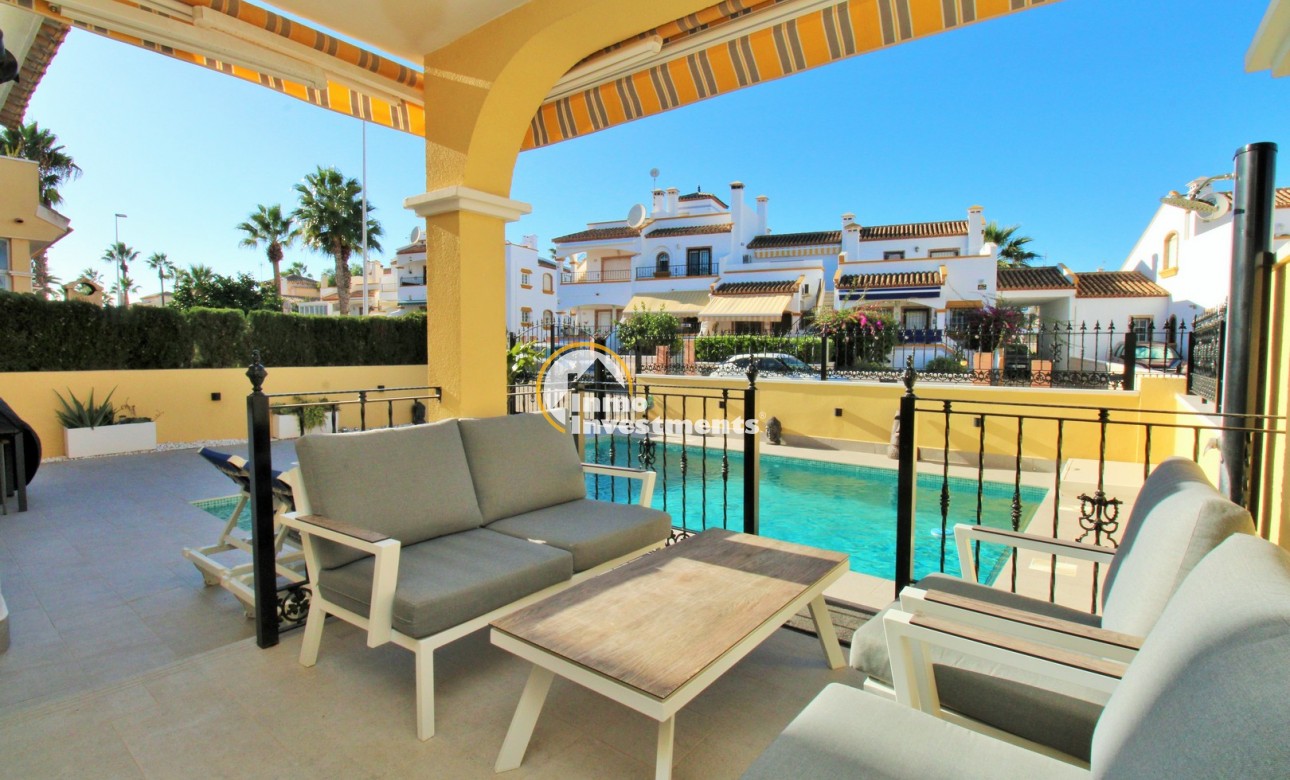 Bestaande bouw - Half vrijstaande villa - Villamartin - Los Dolses