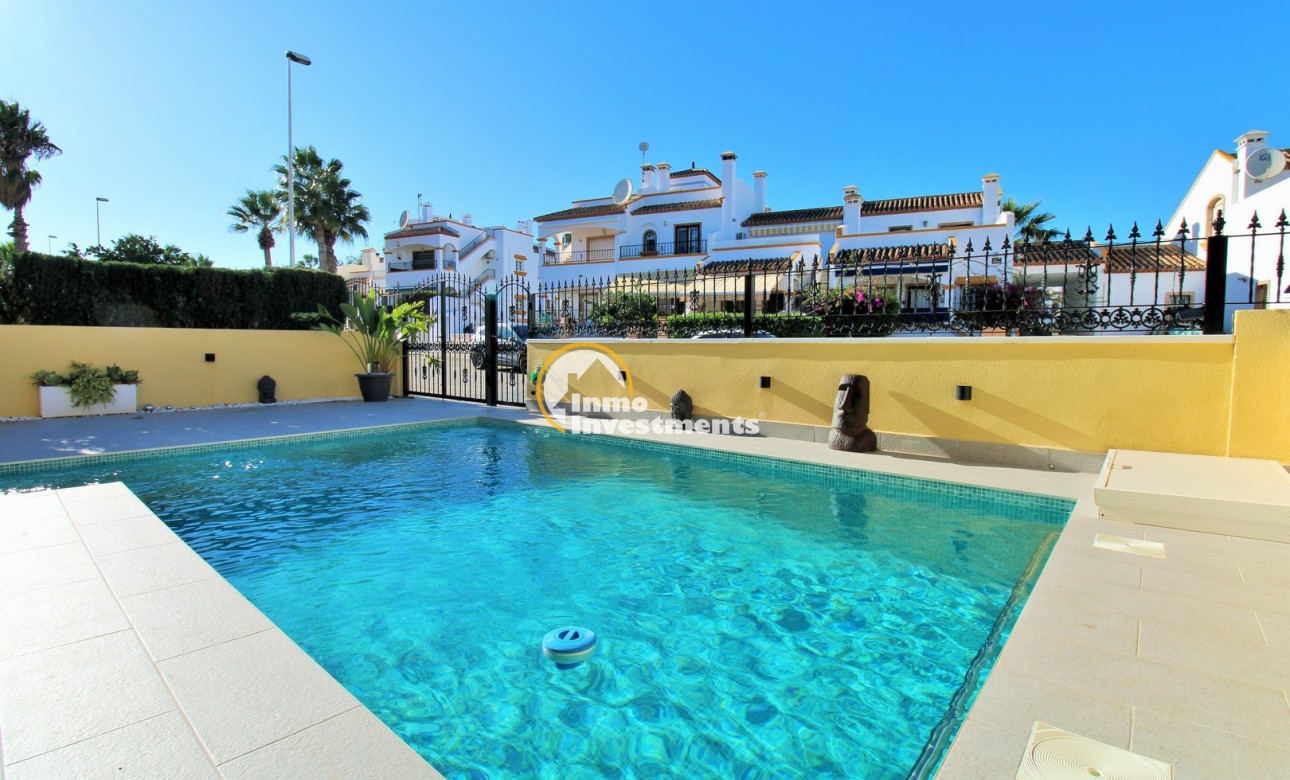 Bestaande bouw - Half vrijstaande villa - Villamartin - Los Dolses