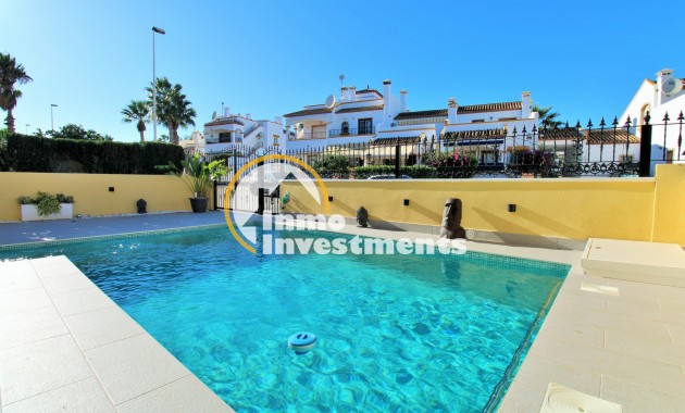 Bestaande bouw - Half vrijstaande villa - Villamartin - Los Dolses