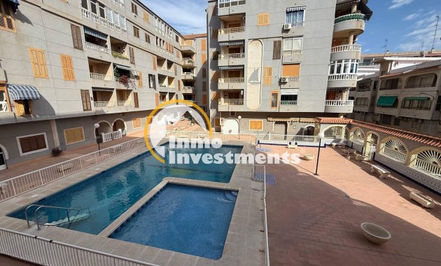 Resale - Apartment - Torrevieja - Acequion