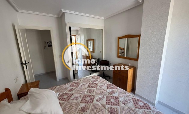 Resale - Apartment - Torrevieja - Acequion