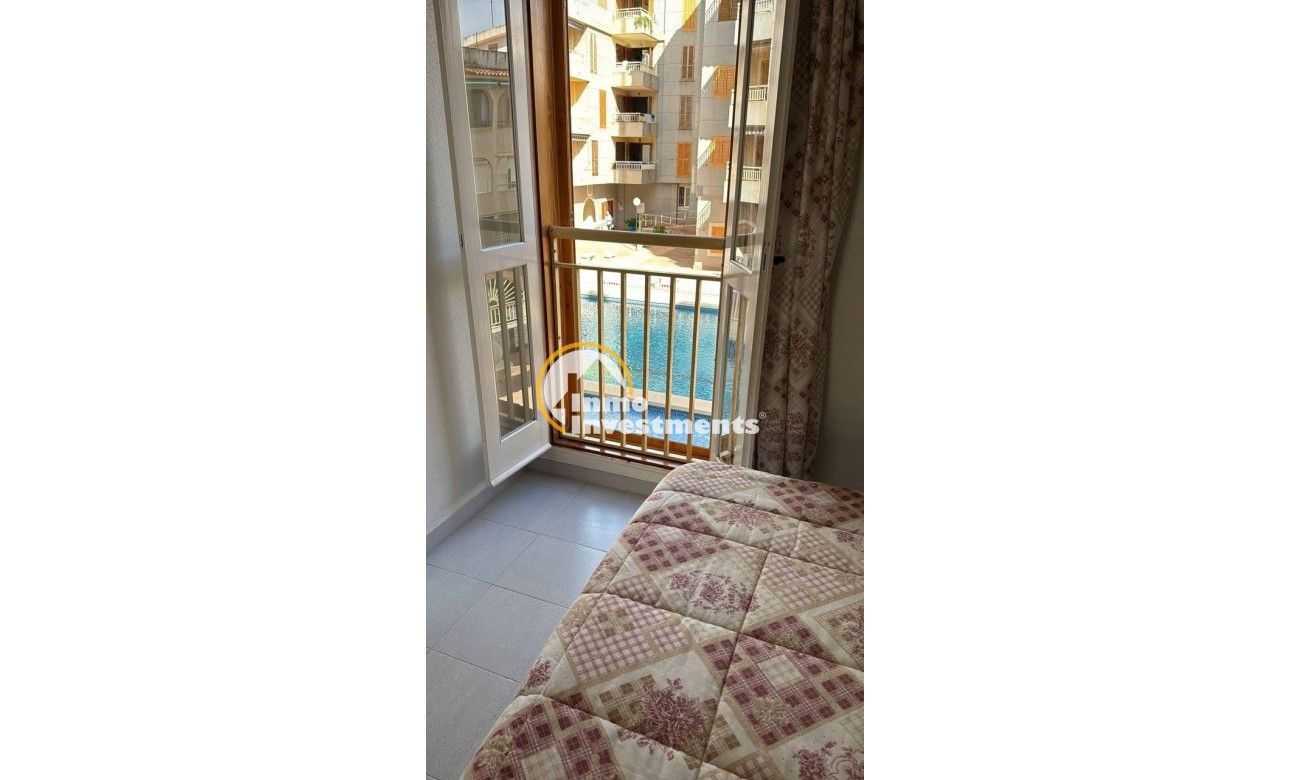 Resale - Apartment - Torrevieja - Acequion