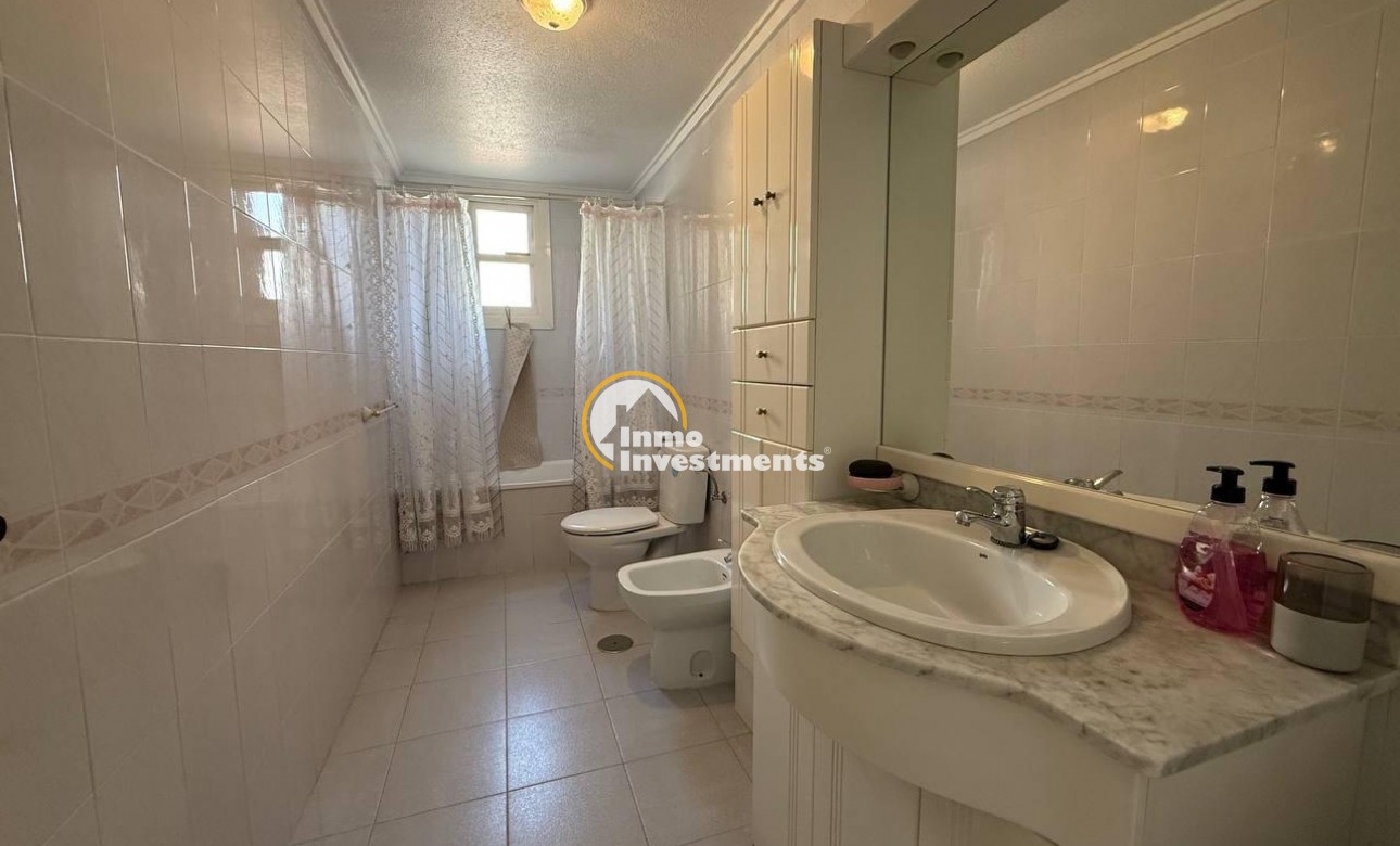 Resale - Apartment - Torrevieja - Acequion