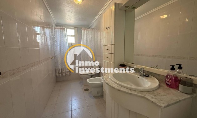 Resale - Apartment - Torrevieja - Acequion