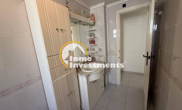 Resale - Apartment - Torrevieja - Acequion