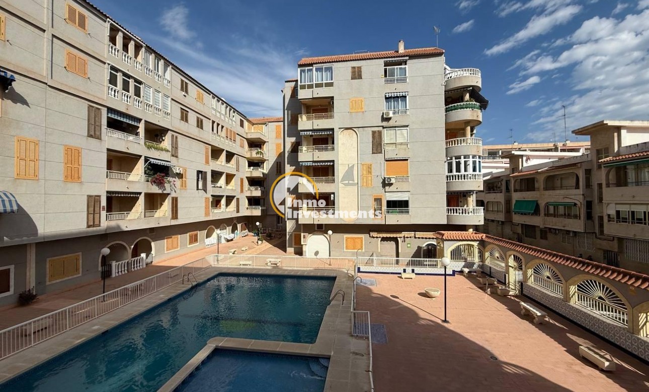 Resale - Apartment - Torrevieja - Acequion