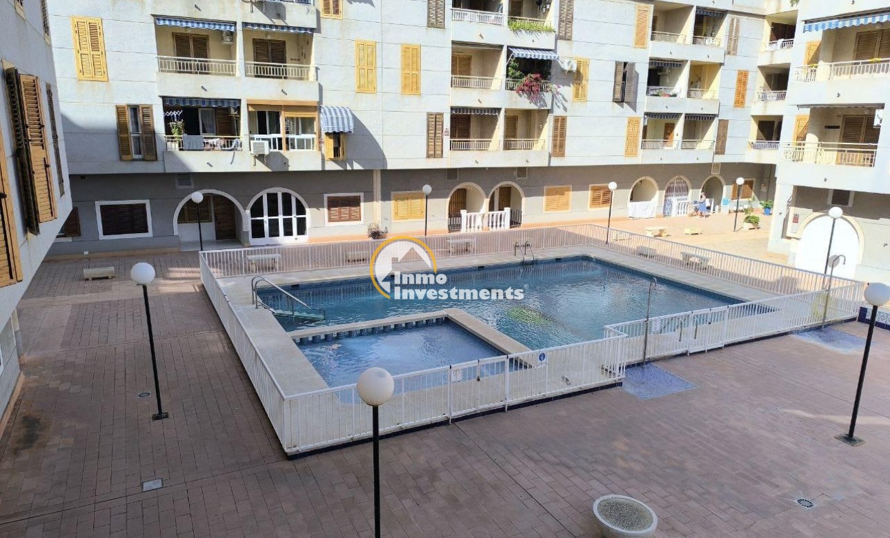 Resale - Apartment - Torrevieja - Acequion