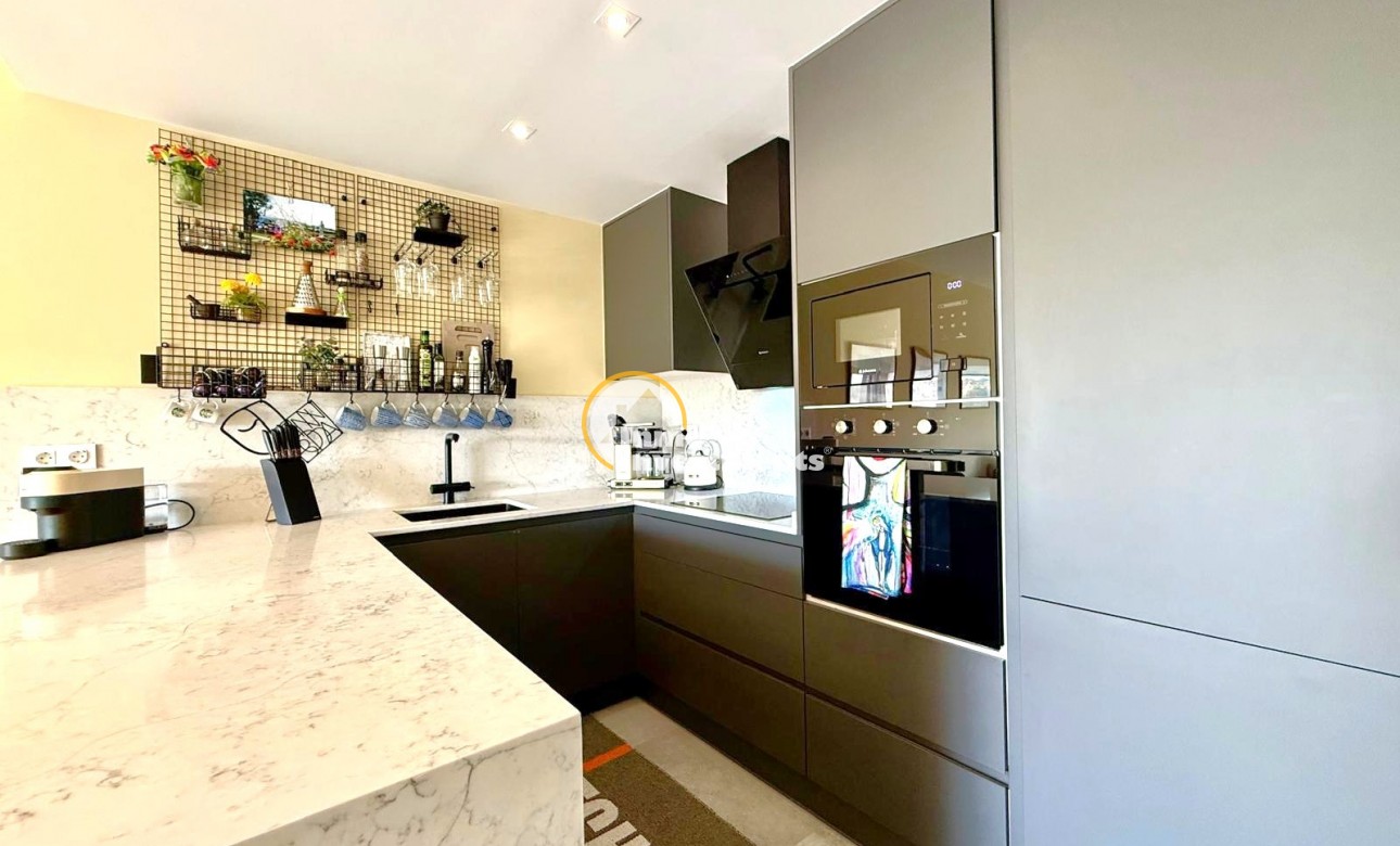 Resale - Penthouse - Los Altos