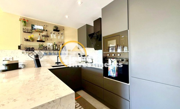 Resale - Penthouse - Los Altos