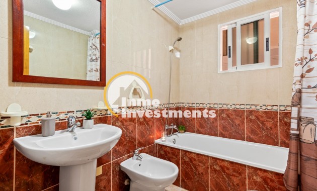 Resale - Apartment - Torrevieja - Parque las naciones