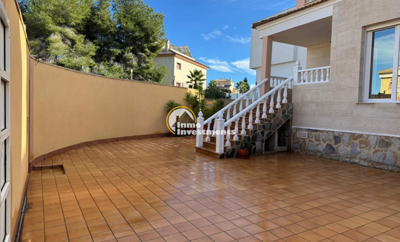 Resale - Villa - Villamartin