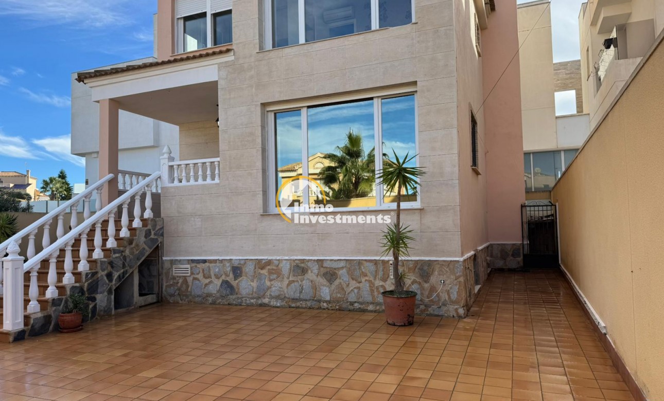 Resale - Villa - Villamartin