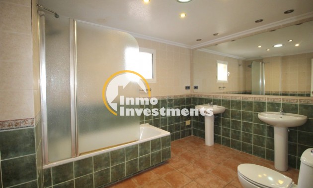 Resale - Villa - Villamartin