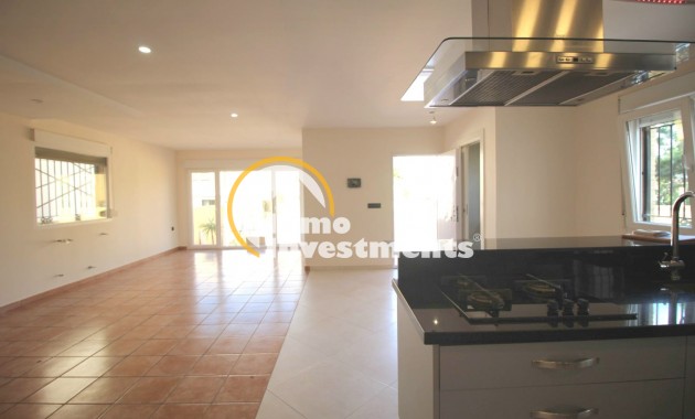 Resale - Villa - Villamartin