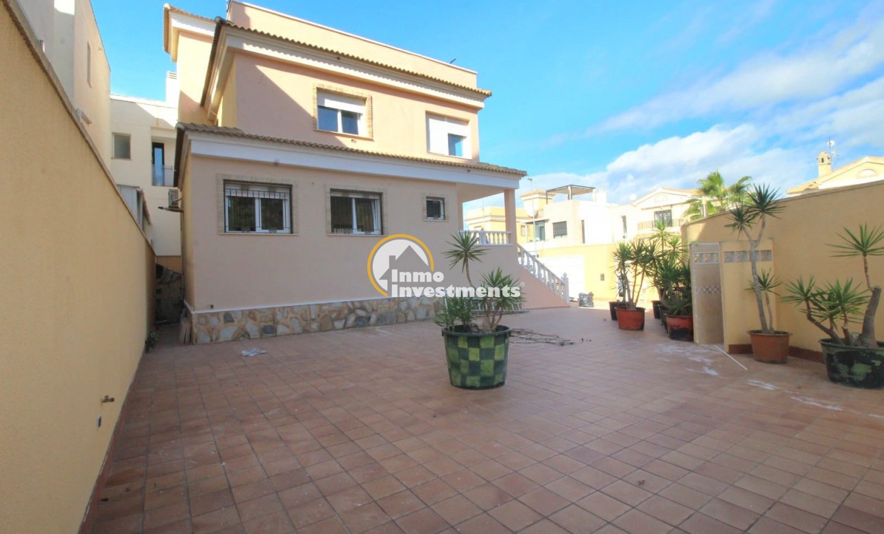 Resale - Villa - Villamartin