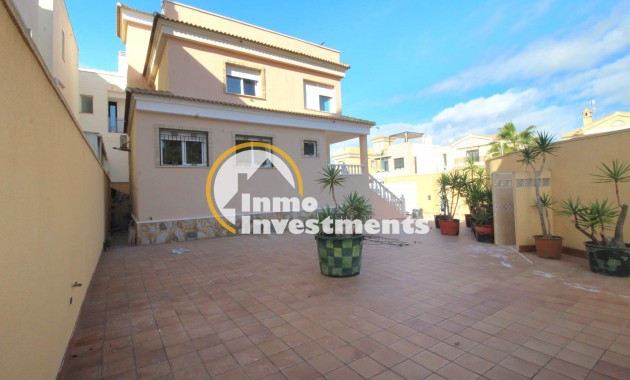 Resale - Villa - Villamartin