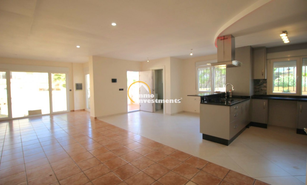 Resale - Villa - Villamartin