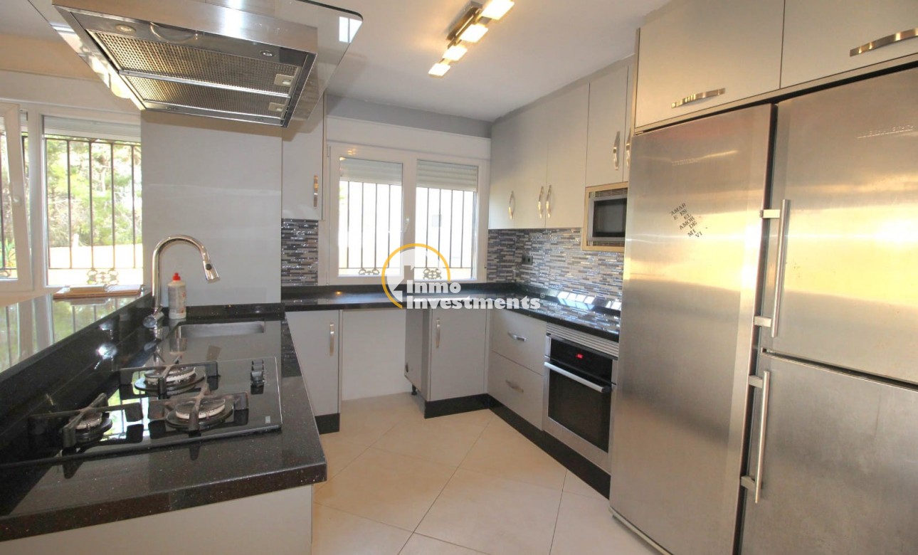 Resale - Villa - Villamartin