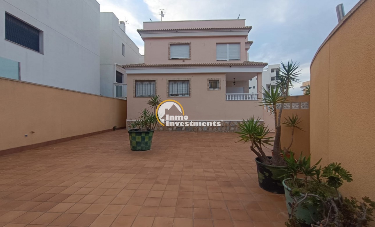 Resale - Villa - Villamartin