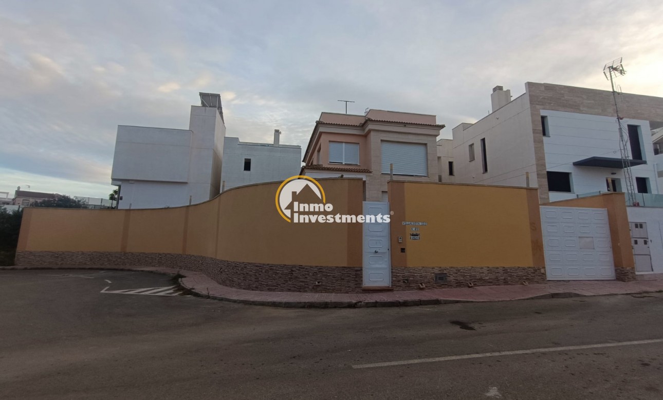 Resale - Villa - Villamartin