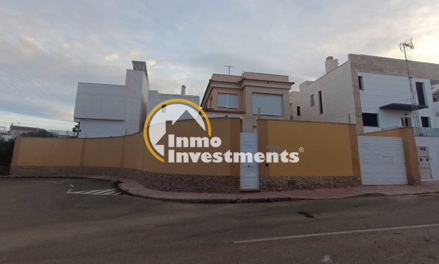 Resale - Villa - Villamartin