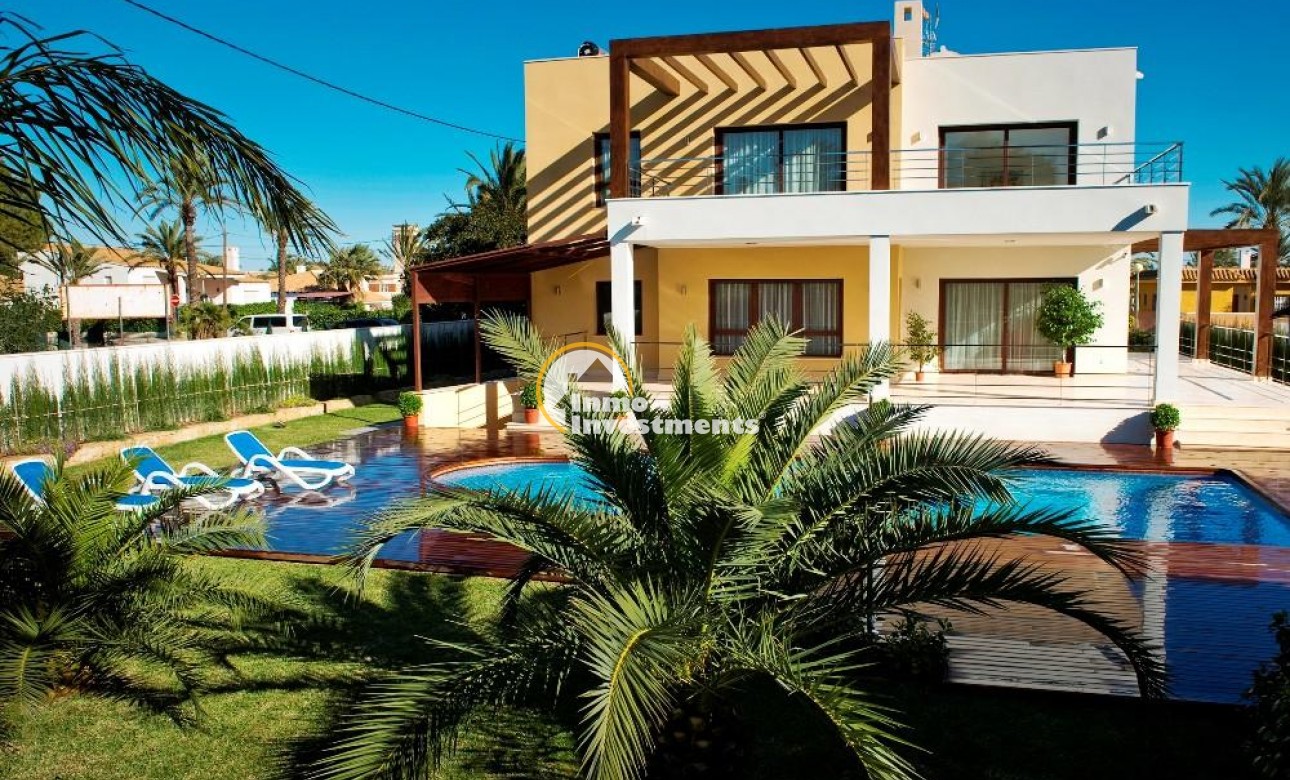 Resale - Villa - Cabo Roig