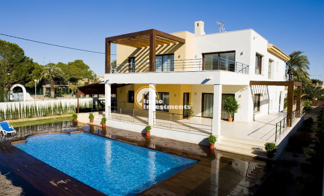 Resale - Villa - Cabo Roig