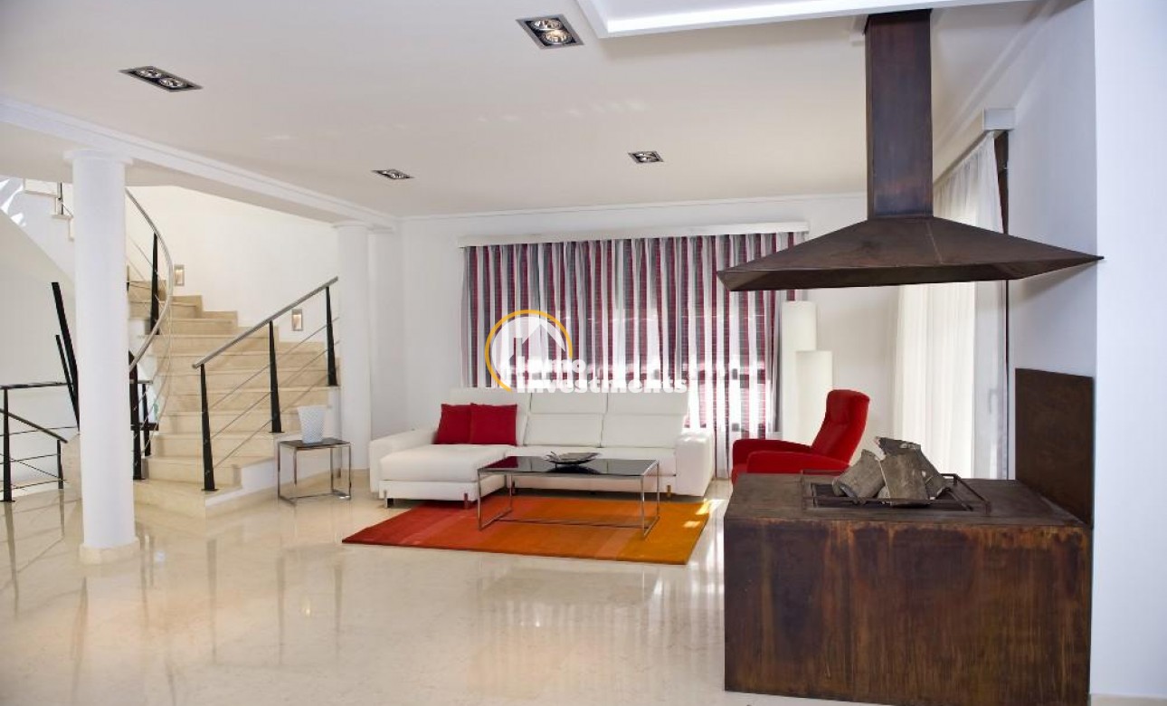 Resale - Villa - Cabo Roig