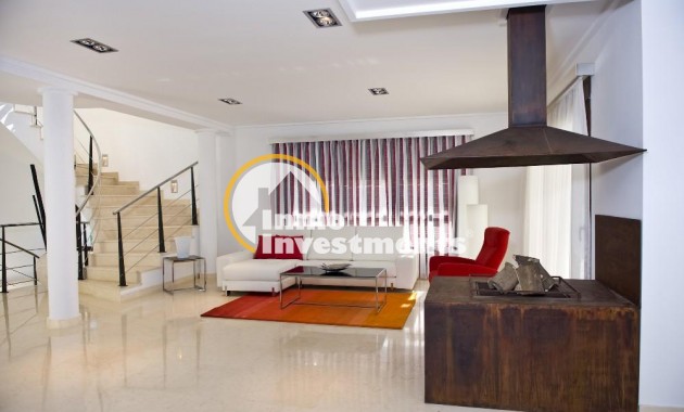 Resale - Villa - Cabo Roig