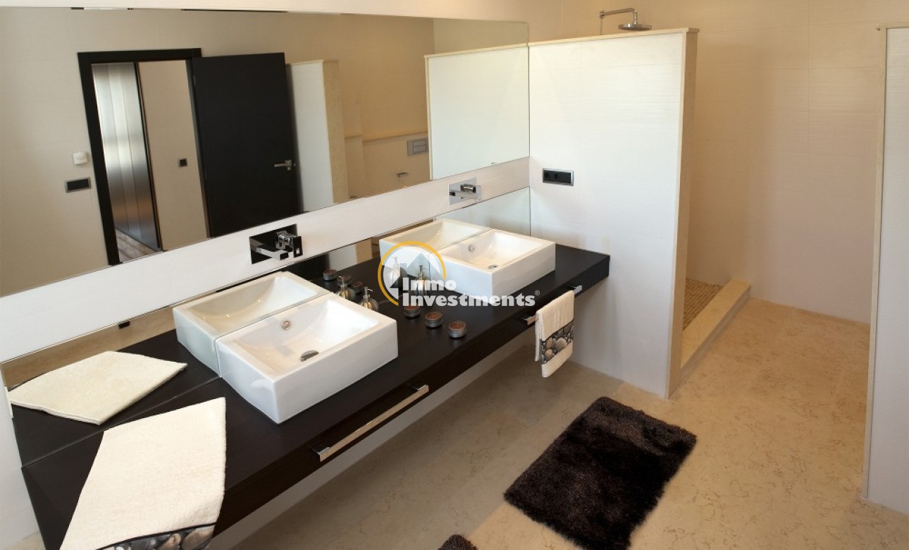 Resale - Villa - Cabo Roig