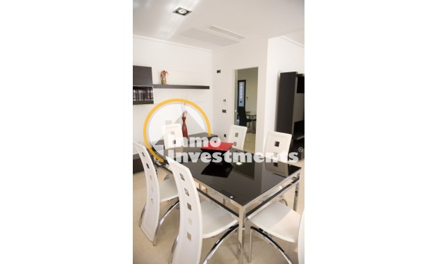 Resale - Villa - Cabo Roig