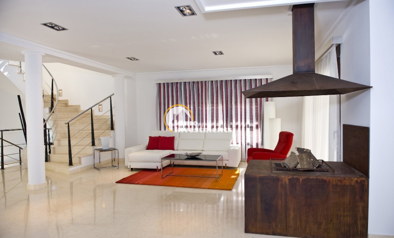 Resale - Villa - Cabo Roig
