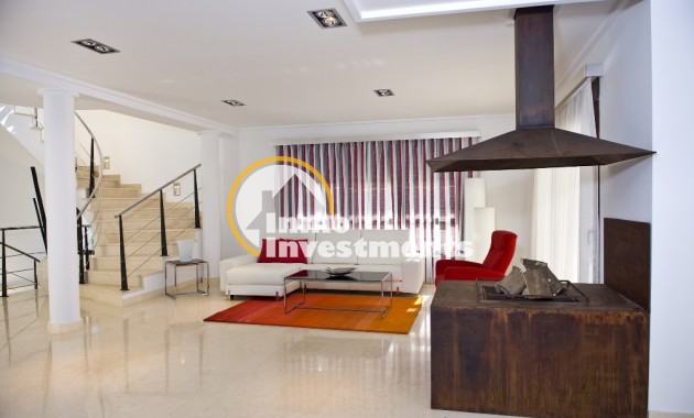 Resale - Villa - Cabo Roig