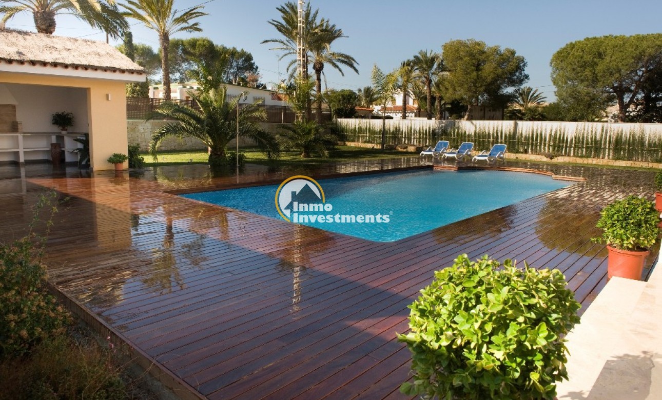 Resale - Villa - Cabo Roig