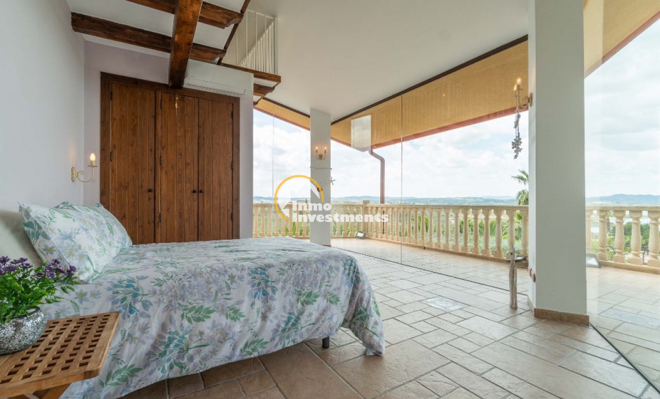 Resale - Villa - Costa Blanca - Orihuela Costa