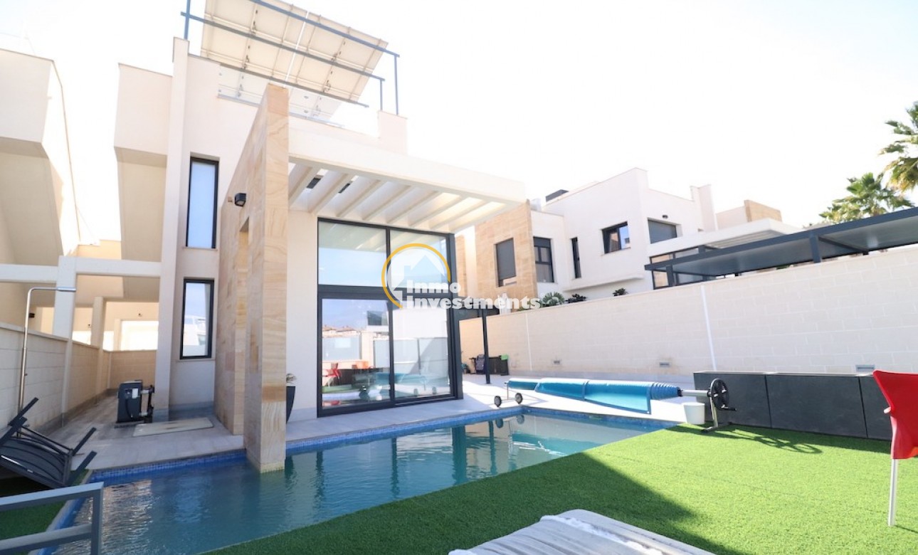 Resale - Villa - Cabo Roig