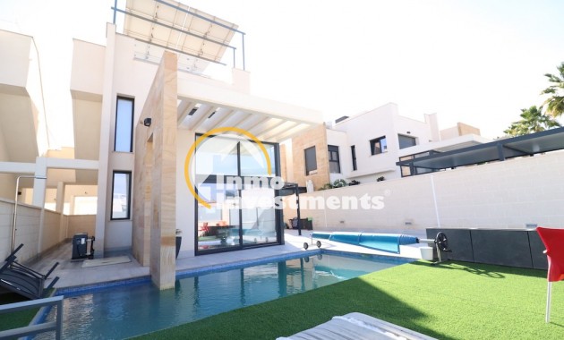 Resale - Villa - Cabo Roig