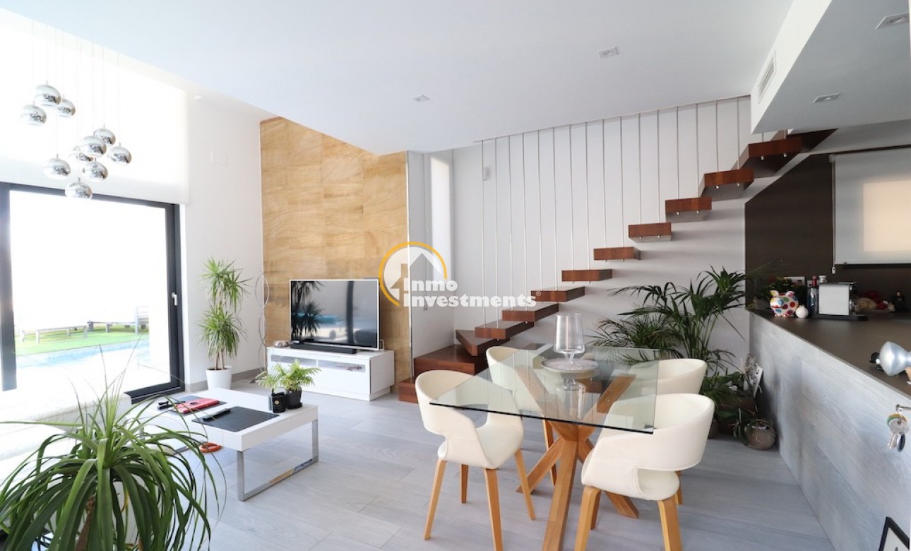 Resale - Villa - Cabo Roig