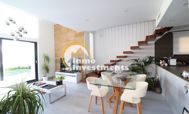 Resale - Villa - Cabo Roig