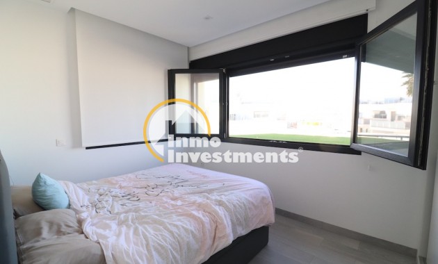 Resale - Villa - Cabo Roig