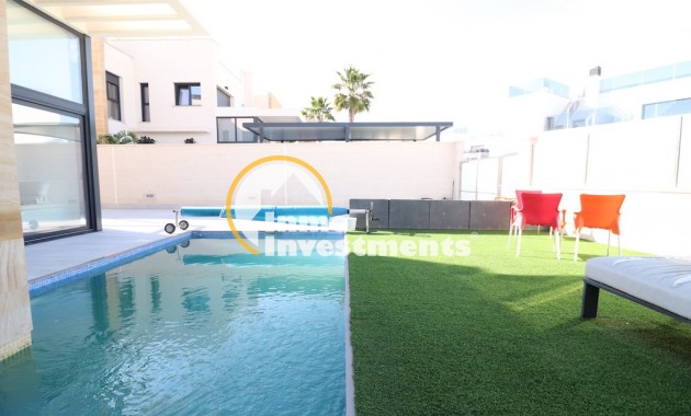 Resale - Villa - Cabo Roig