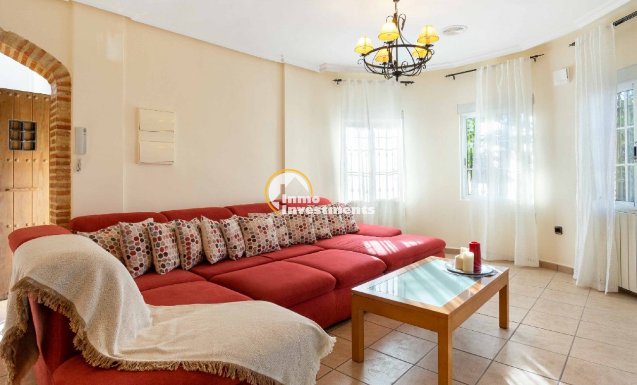 Resale - Villa - Orihuela Costa - La Florida