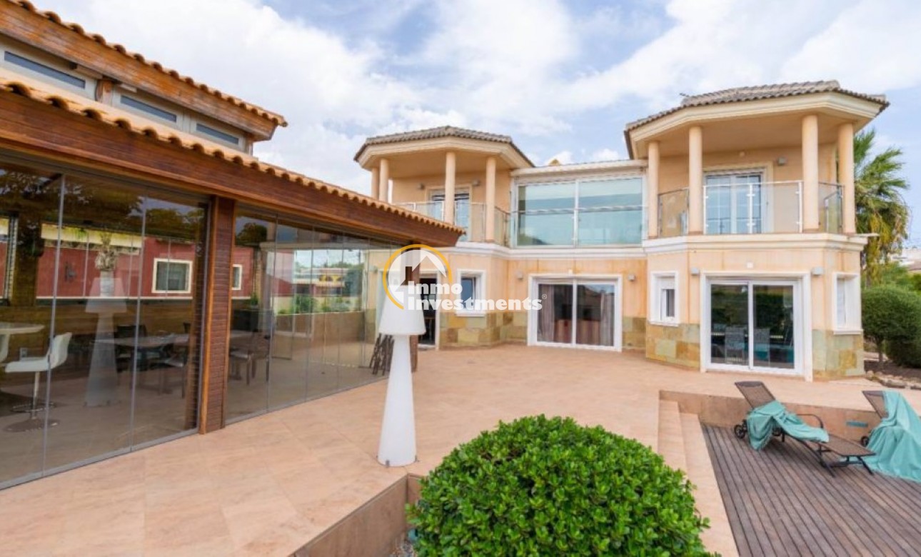 Resale - Villa - Torrevieja - Aguas Nuevas
